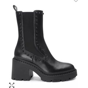 Worn once!! Women's Studded ASH boots